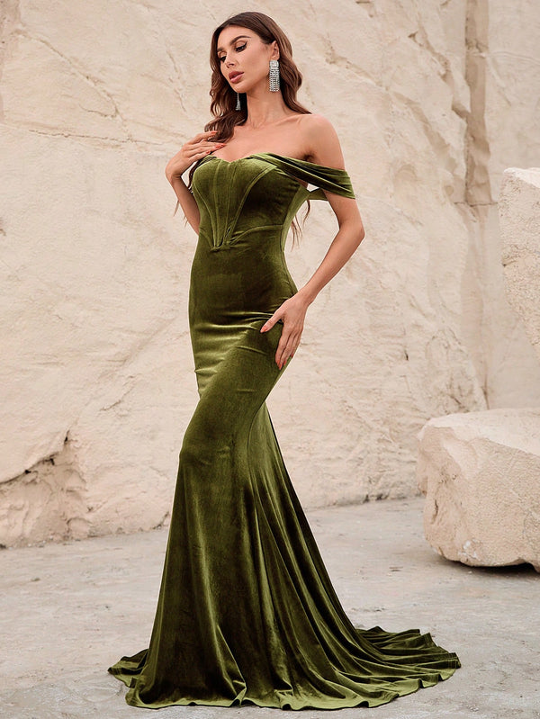 Elegant Off Shoulder Velvet Mermaid Dress