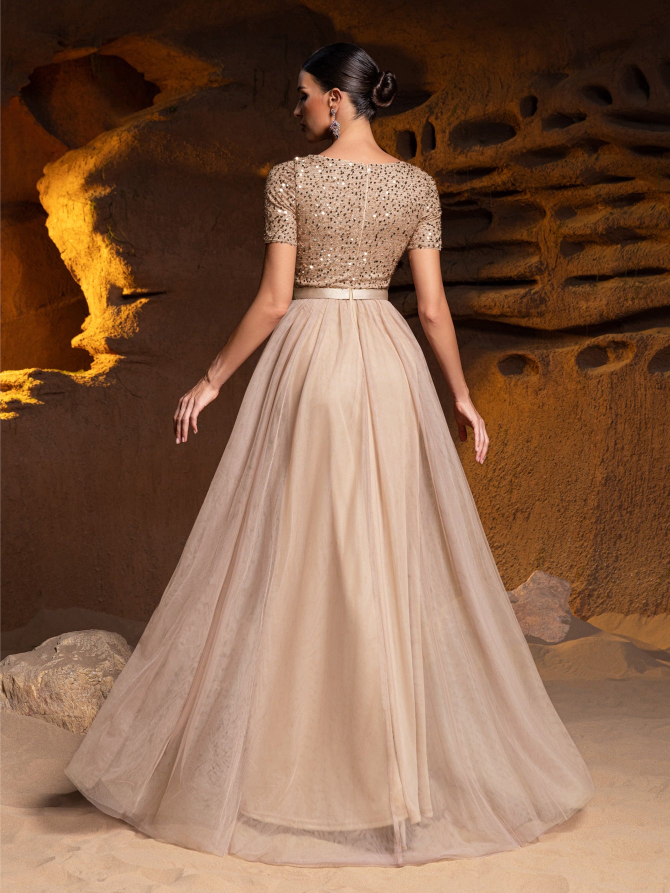 Elegant Tulle Party Dress with Sequin Top & Tulle Skirt – Luxury Evening Wear for Weddings, Formal Dinners & Red Carpet Events