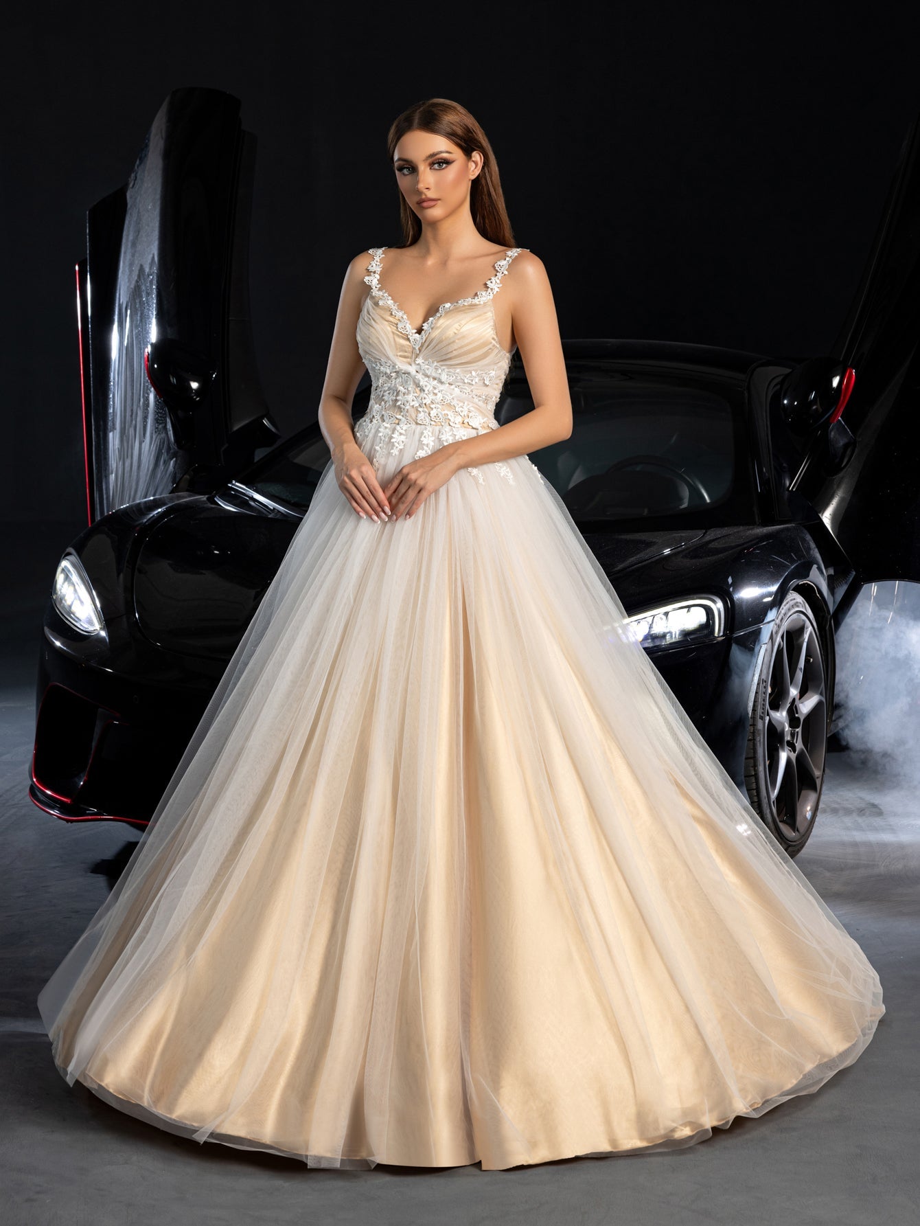Gorgeous Lace-up Backless Applique Detail Tulle Wedding Dress White / M Gorgeous Lace-up Backless Applique Detail Tulle Wedding Dress White / M