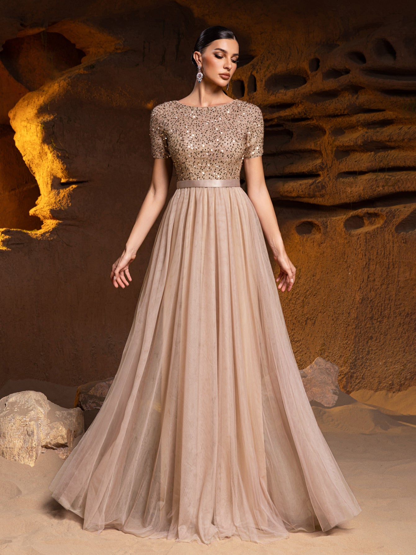 Elegant Tulle Party Dress with Sequin Top & Tulle Skirt – Luxury Evening Wear for Weddings, Formal Dinners & Red Carpet Events