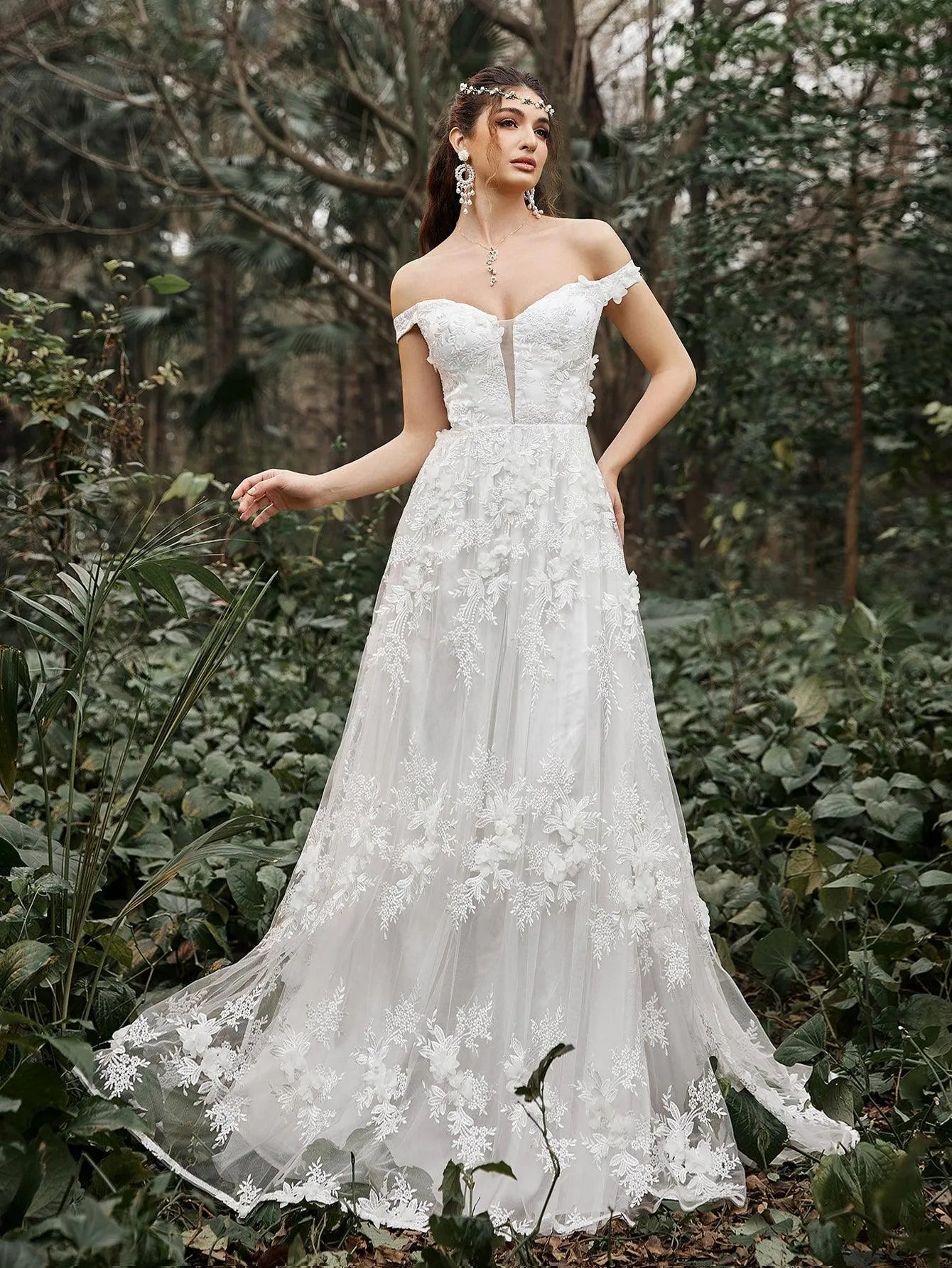 Gorgeous Off Shoulder Floral Applique Detail Wedding Dress White / M