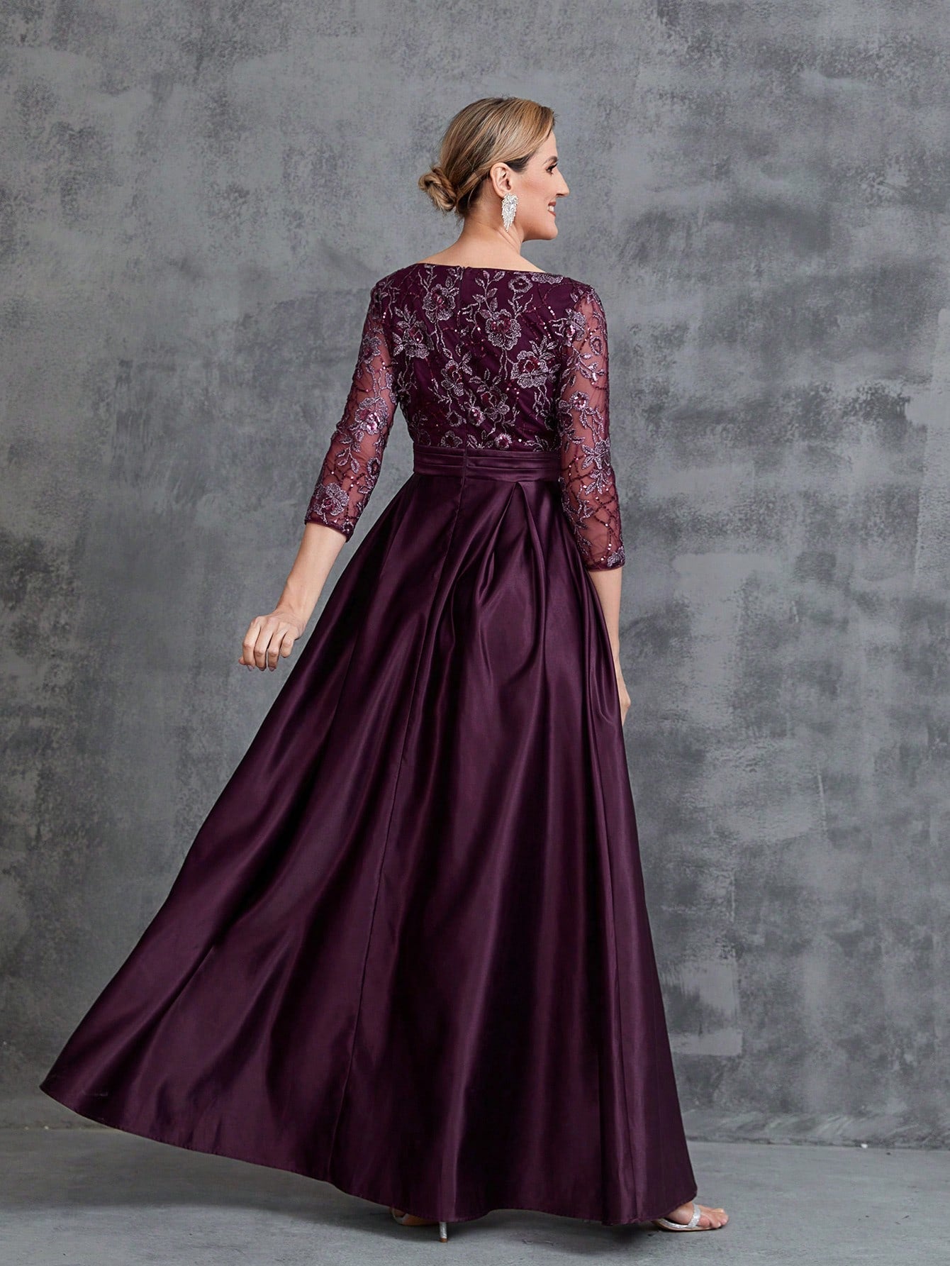 Womens' Glamorous Evening Gown: Allover Sequin-Embroidered Bodice & Satin A-Line Skirt – Elegant Formal Dress for Black-Tie Events