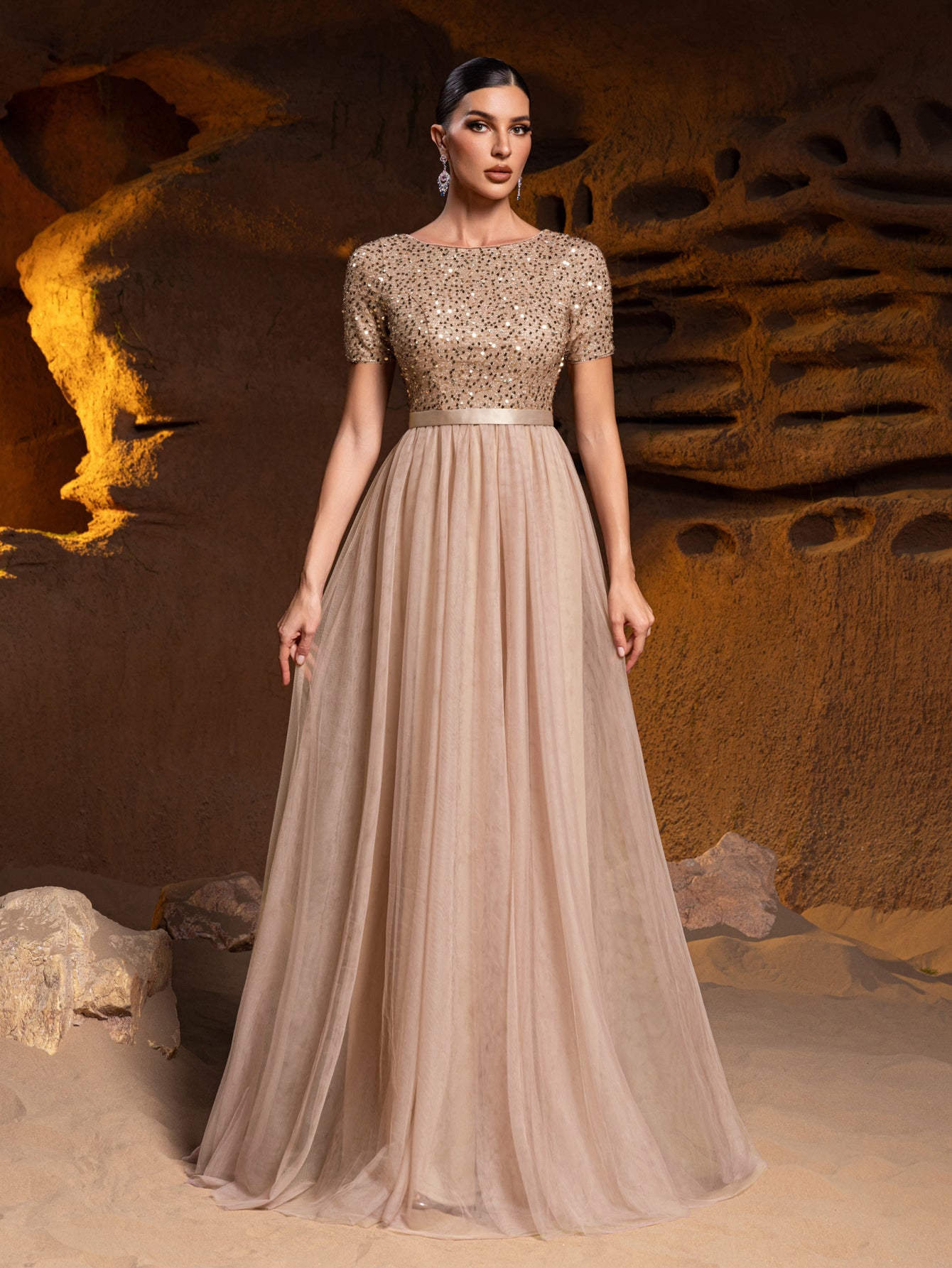 Elegant Tulle Party Dress with Sequin Top & Tulle Skirt – Luxury Evening Wear for Weddings, Formal Dinners & Red Carpet Events