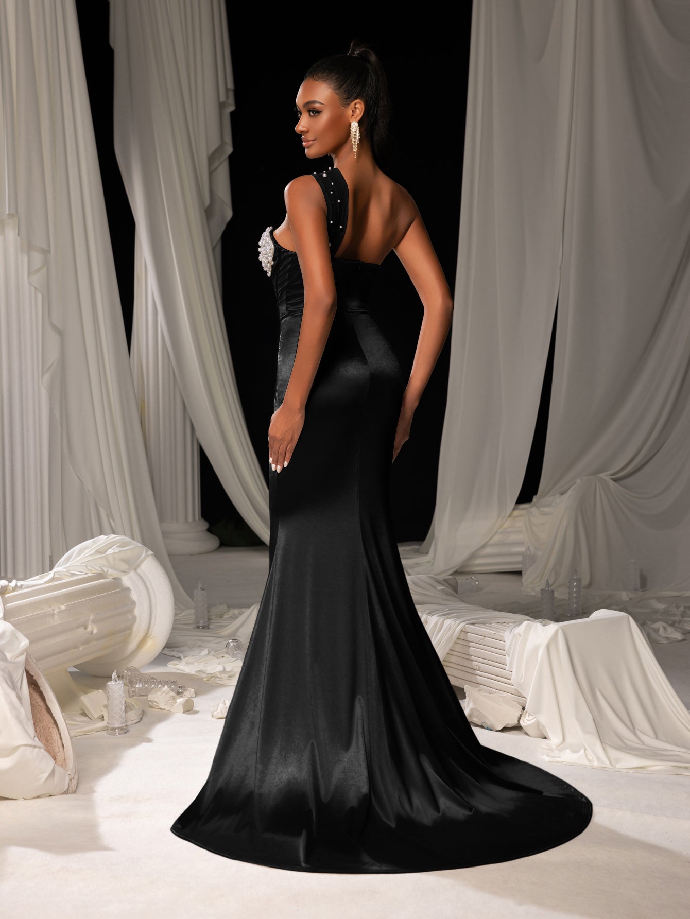 Elegant One Shoulder Mermaid Hem Satin Evening Dress with Pearl Accents