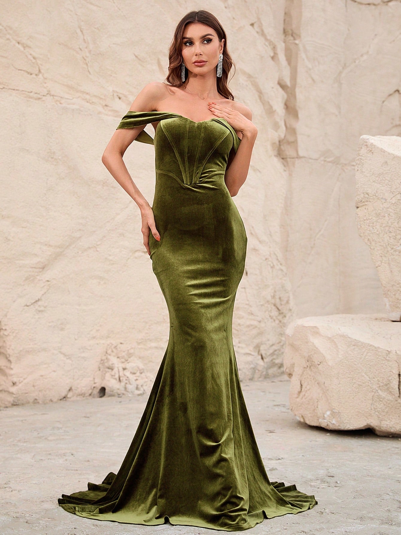 Elegant Off Shoulder Velvet Mermaid Dress