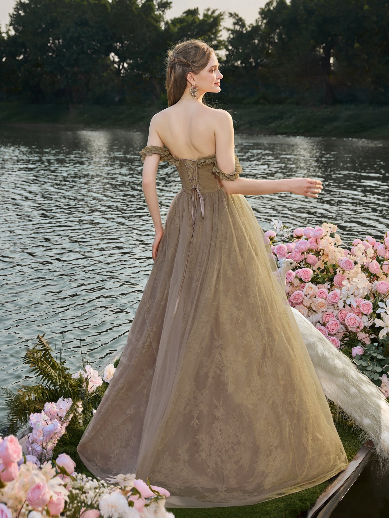 Elegant Off Shoulder Lace Bodice Contrast Tulle Hem Wedding  Dress