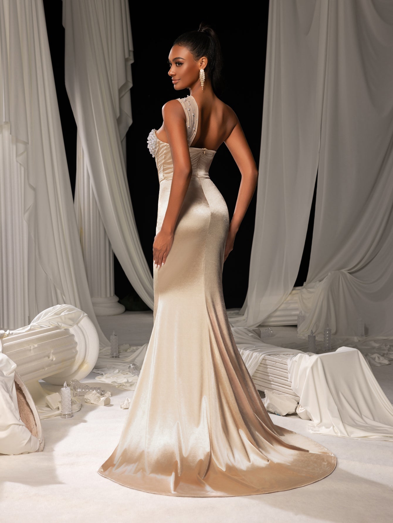 Elegant One Shoulder Mermaid Hem Satin Evening Dress with Pearl Accents