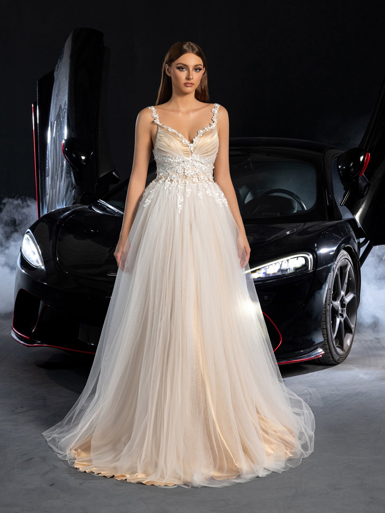 Gorgeous Lace-up Backless Applique Detail Tulle Wedding Dress White / S Gorgeous Lace-up Backless Applique Detail Tulle Wedding Dress White / S