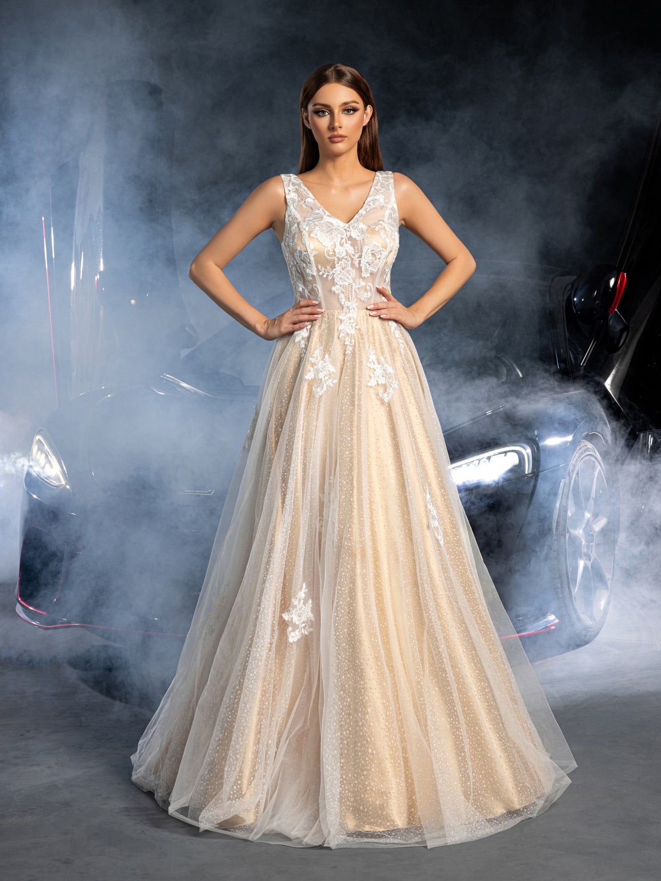 Gorgeous Applique Detail Plunging Neck Lace Overlay Tulle Wedding Dre โ Faeriesty