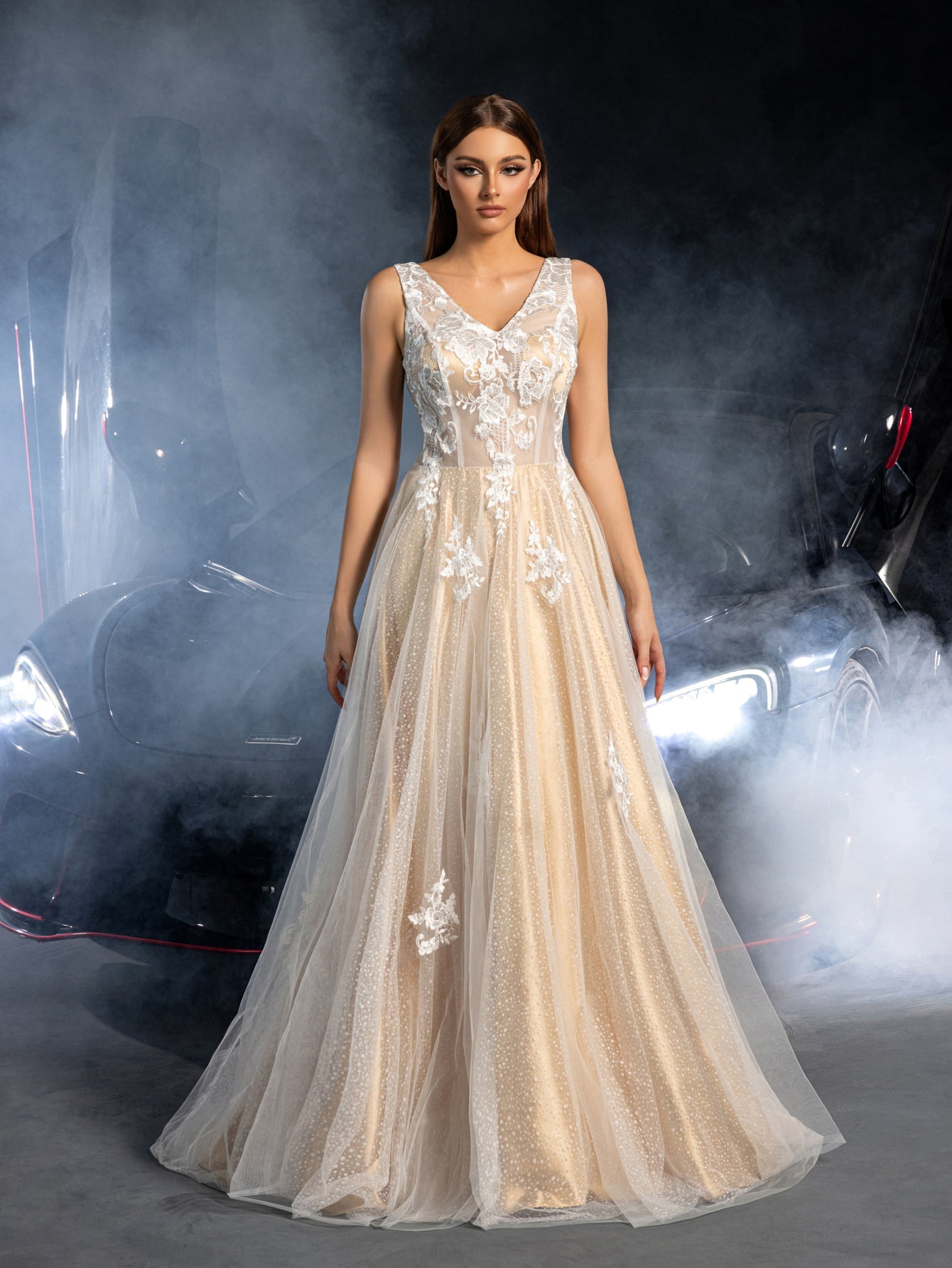 Gorgeous Applique Detail Plunging Neck Lace Overlay Tulle Wedding Dre – Faeriesty