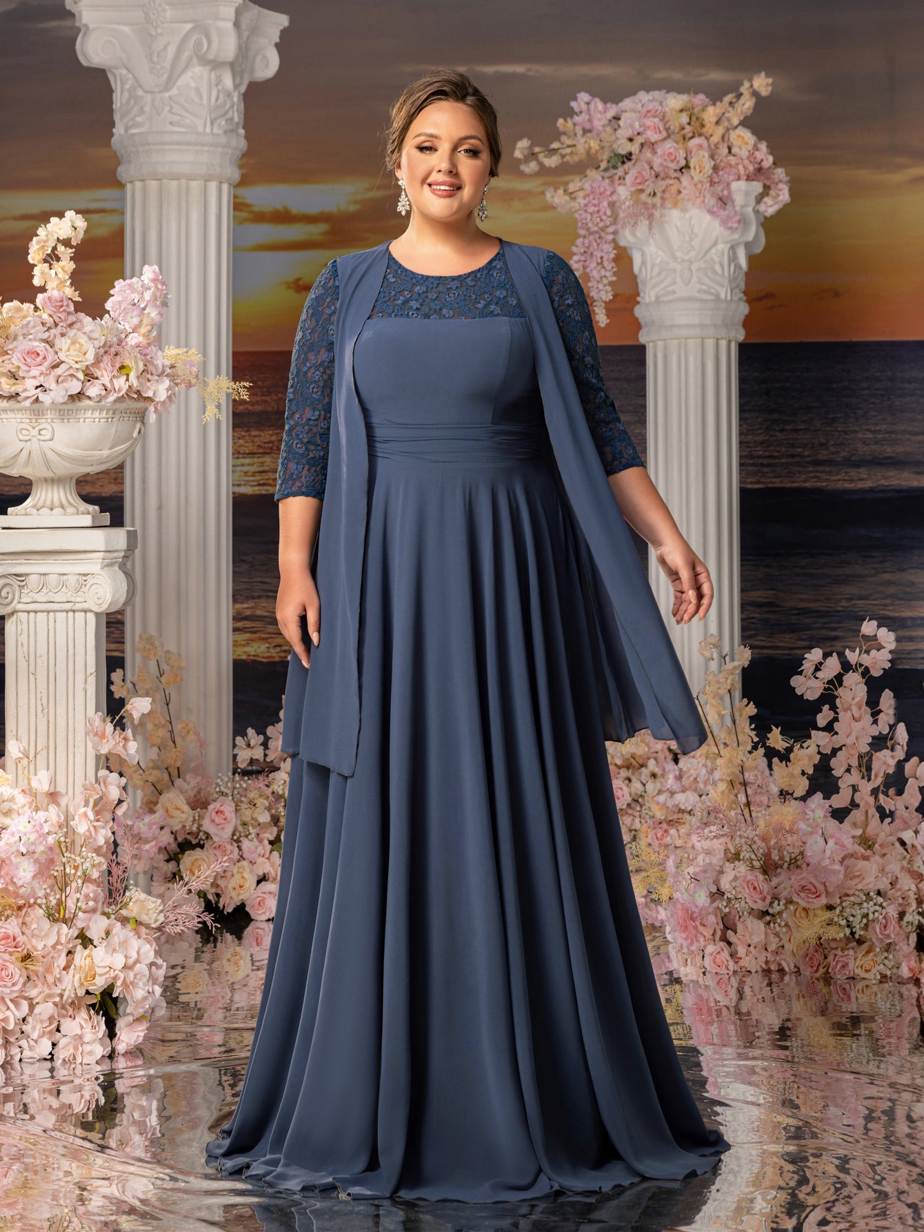 Plus Womens' Lace & Chiffon Mother-of-the-Bride Dress: Flowing Beach Wedding Gown with Mid-Sleeve Detailing & Dramatic Skirt