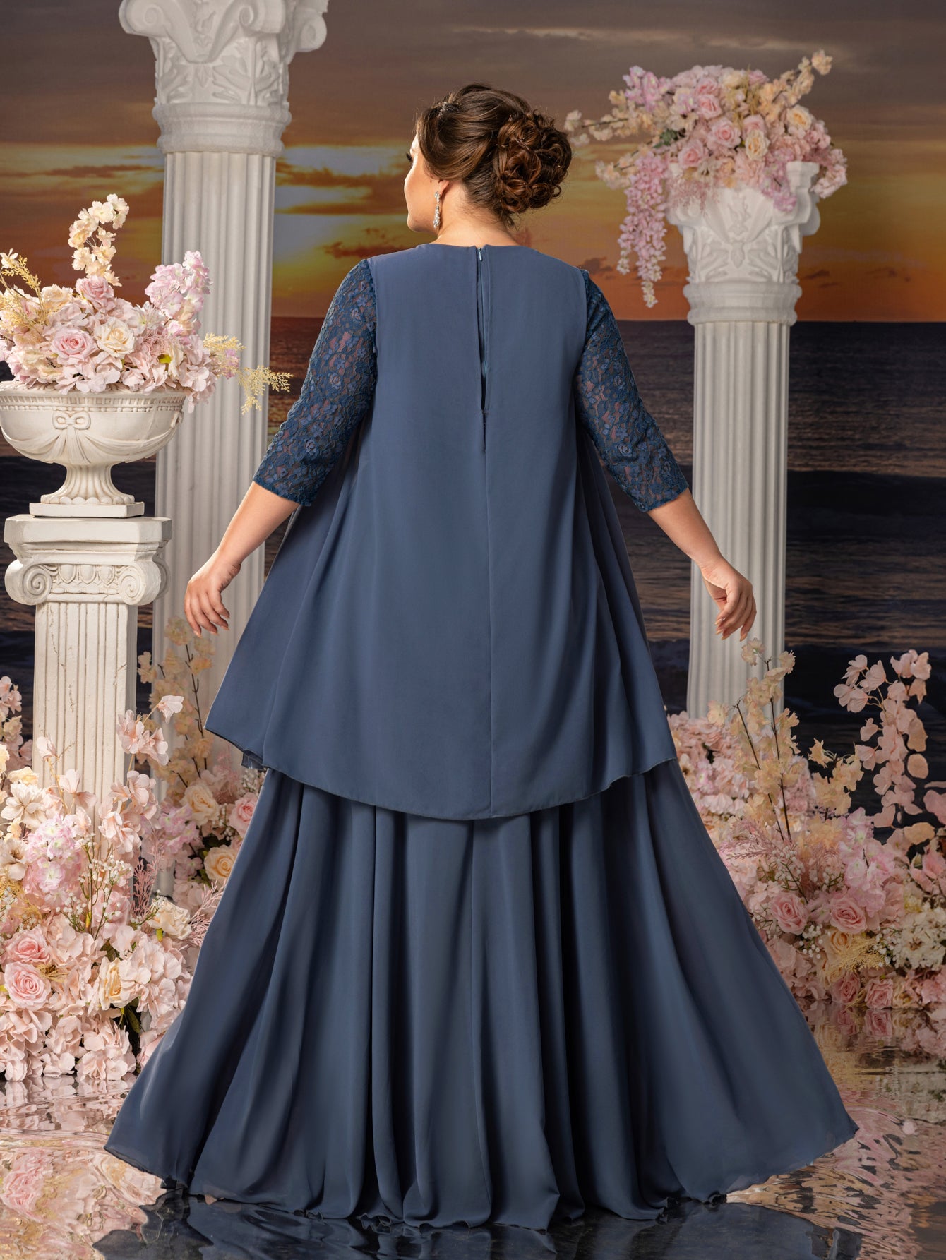 Plus Womens' Lace & Chiffon Mother-of-the-Bride Dress: Flowing Beach Wedding Gown with Mid-Sleeve Detailing & Dramatic Skirt