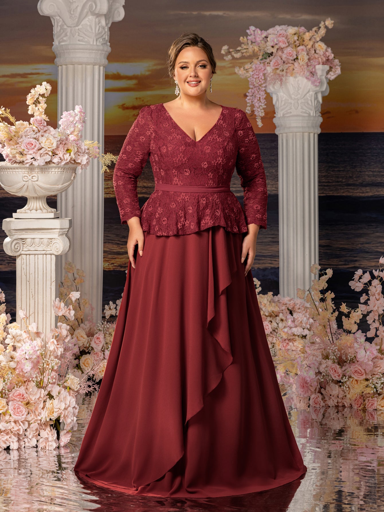 Plus Womens' Elegant Mother-of-the-Bride Gown: Lace V-Neck with Chiffon Skirt & Three-Quarter Sleeves – Elegant Formal Dress for Beach Weddings