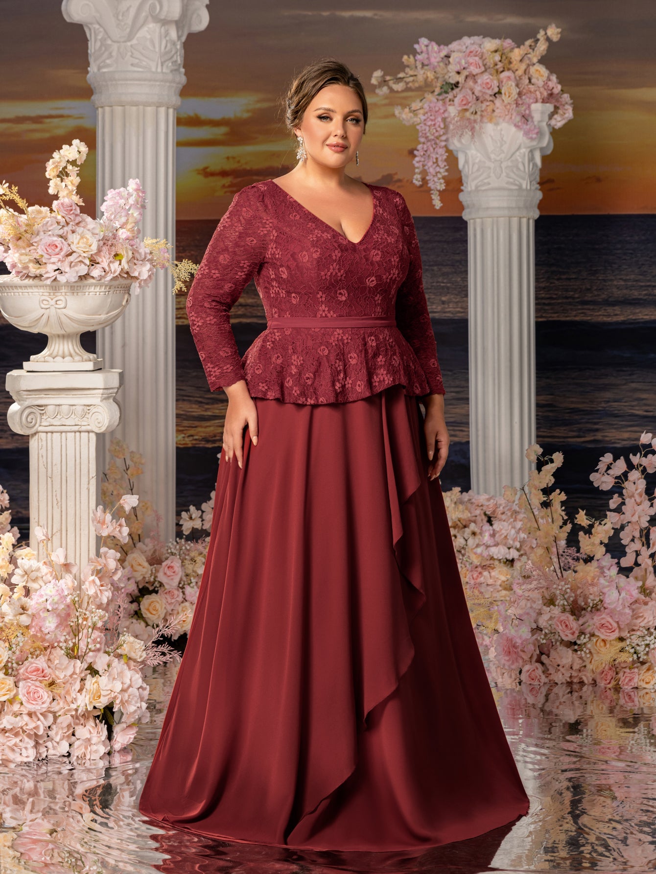 Plus Womens' Elegant Mother-of-the-Bride Gown: Lace V-Neck with Chiffon Skirt & Three-Quarter Sleeves – Elegant Formal Dress for Beach Weddings