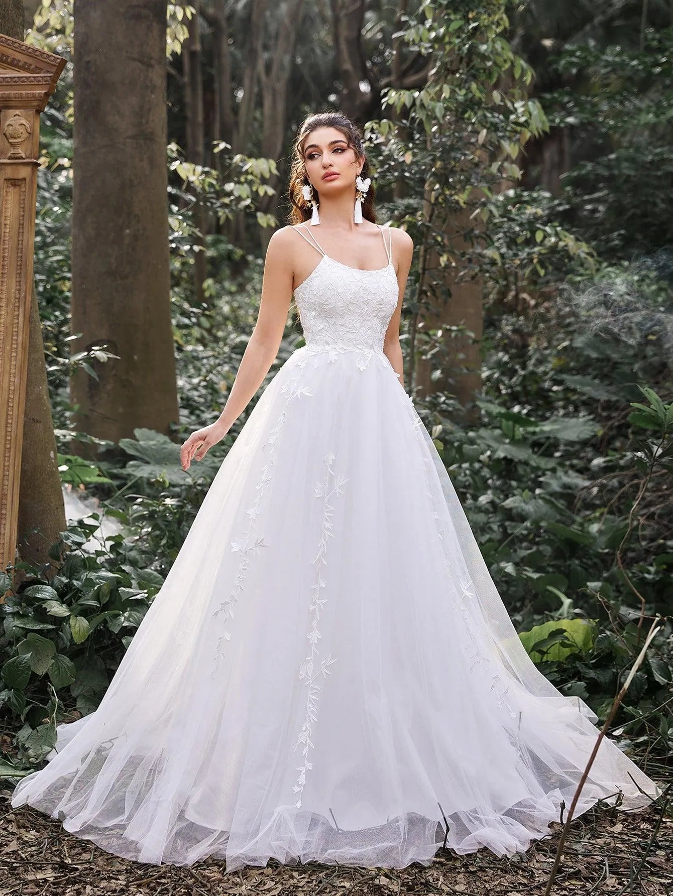 Gorgeous Applique Detail Backless Lace Up Slip Wedding Dress White / XL Gorgeous Applique Detail Backless Lace Up Slip Wedding Dress White / XL