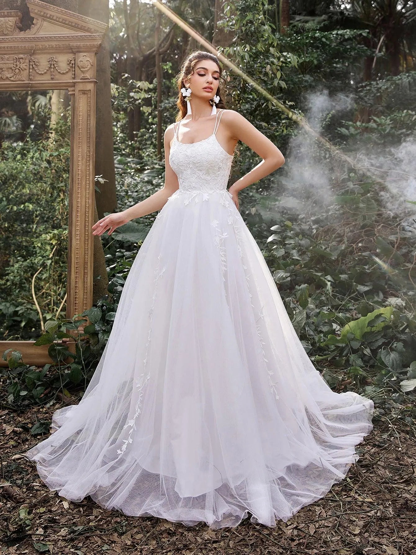 Gorgeous Applique Detail Backless Lace Up Slip Wedding Dress White / XL Gorgeous Applique Detail Backless Lace Up Slip Wedding Dress White / XL