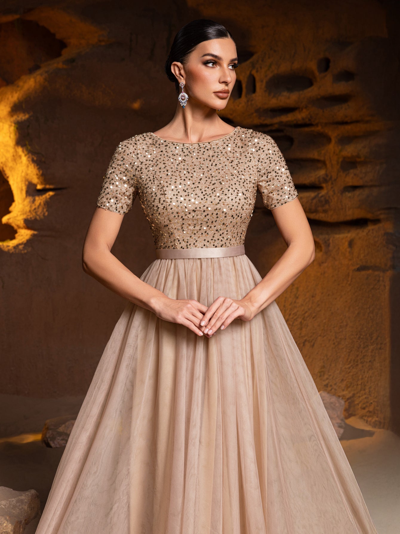 Elegant Tulle Party Dress with Sequin Top & Tulle Skirt – Luxury Evening Wear for Weddings, Formal Dinners & Red Carpet Events