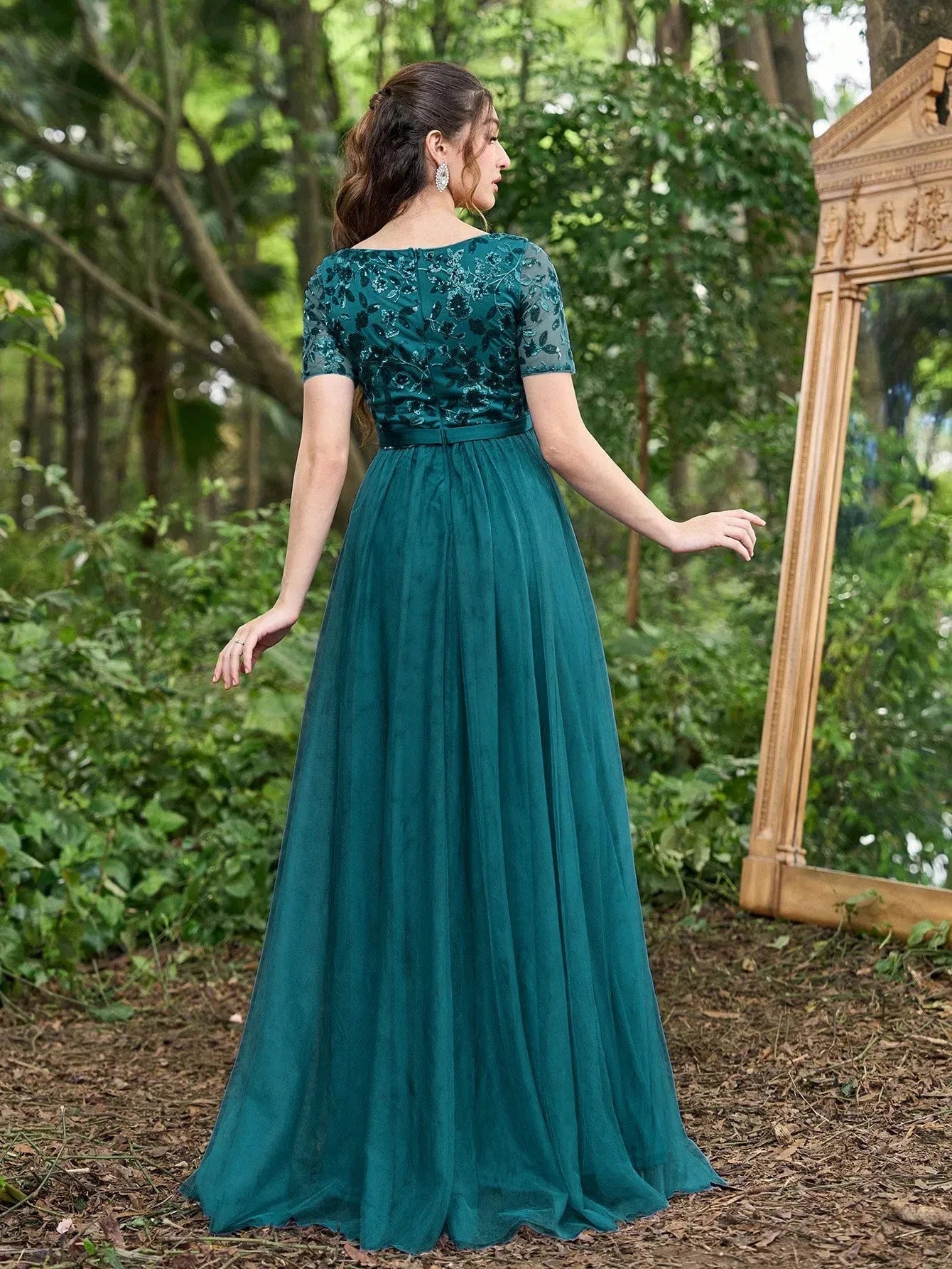Elegant Sequin Bodice Contrast Mesh Hem Evening Dress – Faeriesty